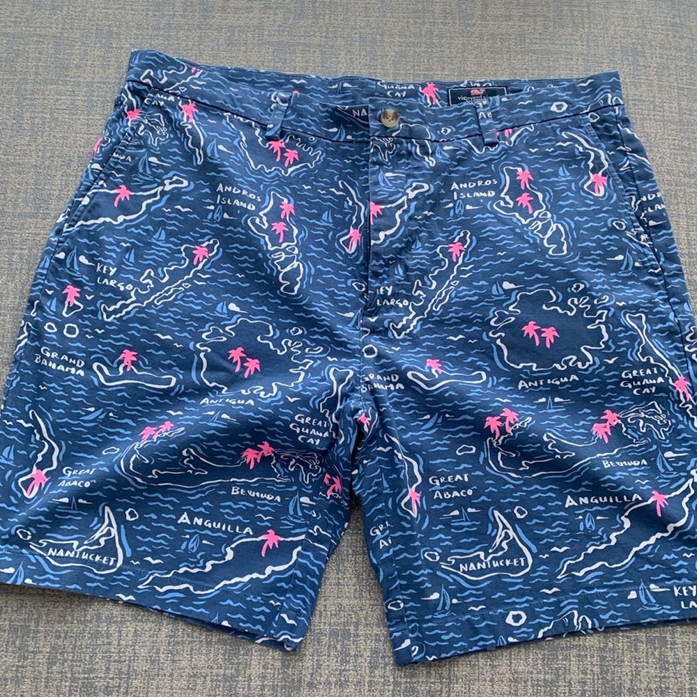 Men’s Vineyard Vines 9 inch Map of the islands breaker shorts - 38
